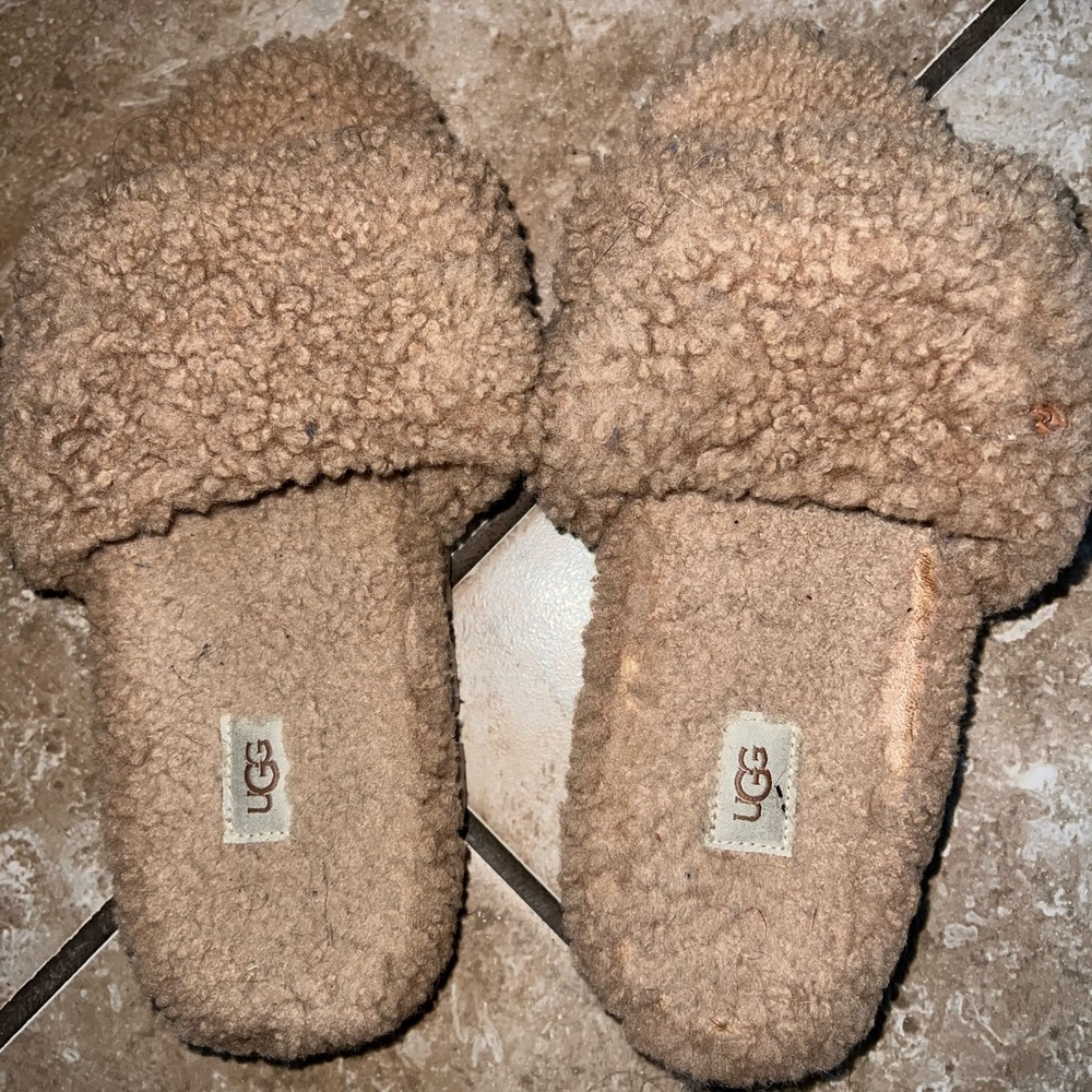 Ugg fur lines sandals size 7